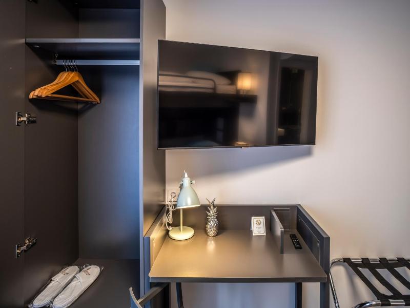 Economy Double or Twin Room image 3