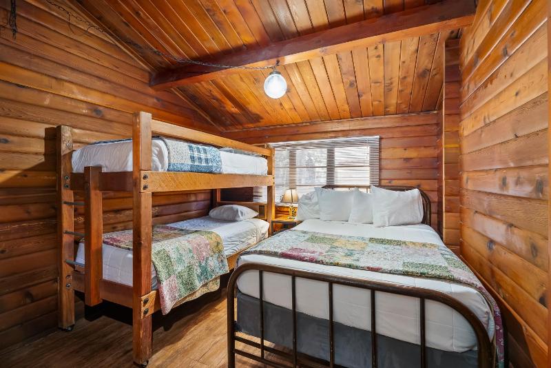 Two-Bedroom Cabin  image 4