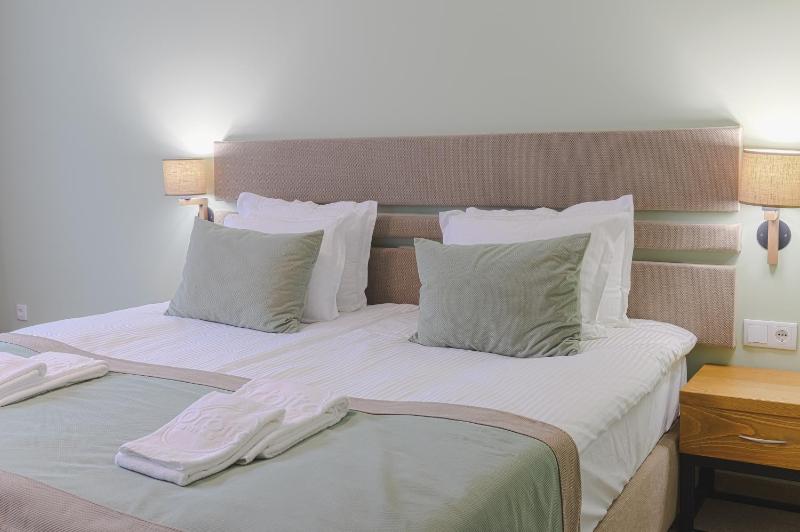Twin Room image 4