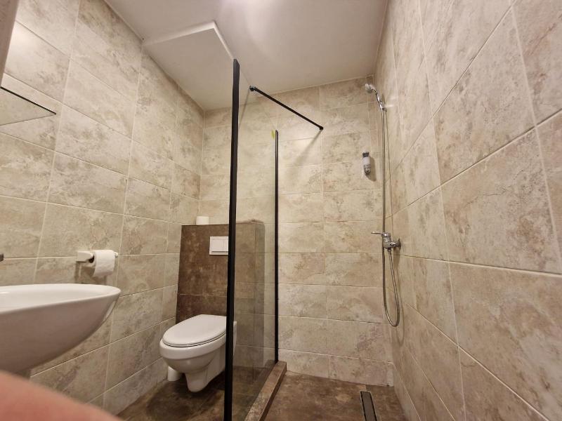 Twin Room image 2