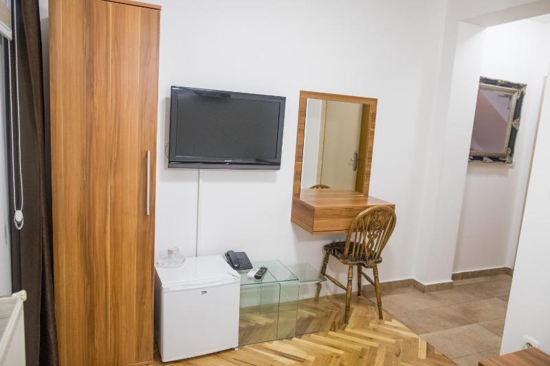 Single Room image 3