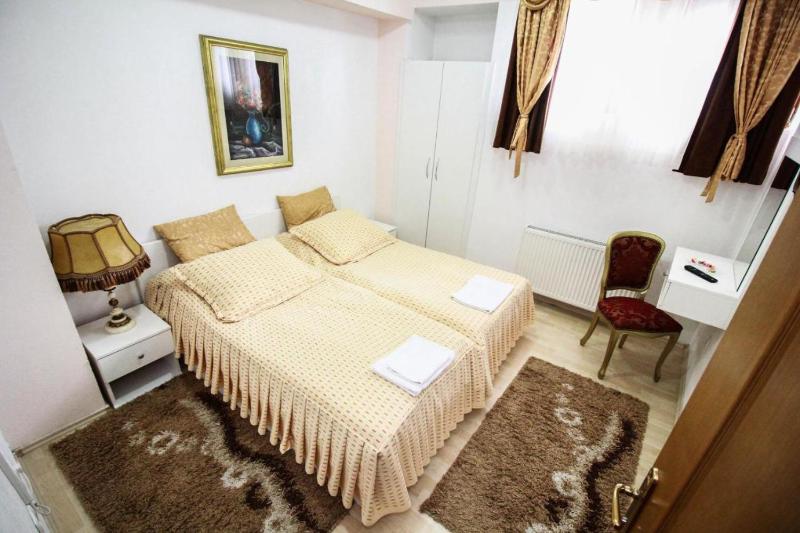 Family Room image 1