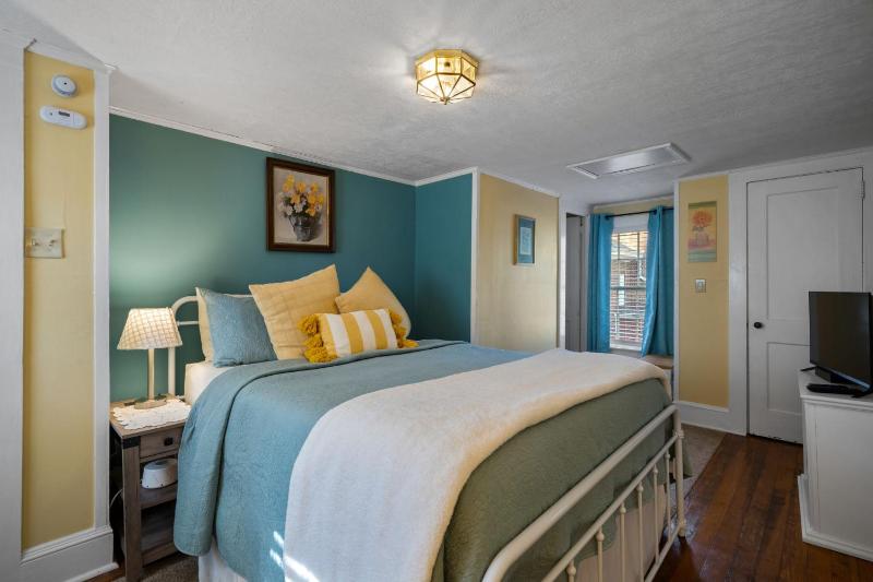 Two-Bedroom Carriage House image 3