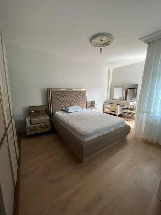 One-Bedroom Apartment image 3