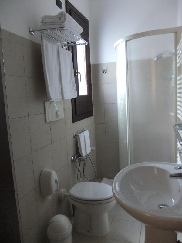 Double Room image 4