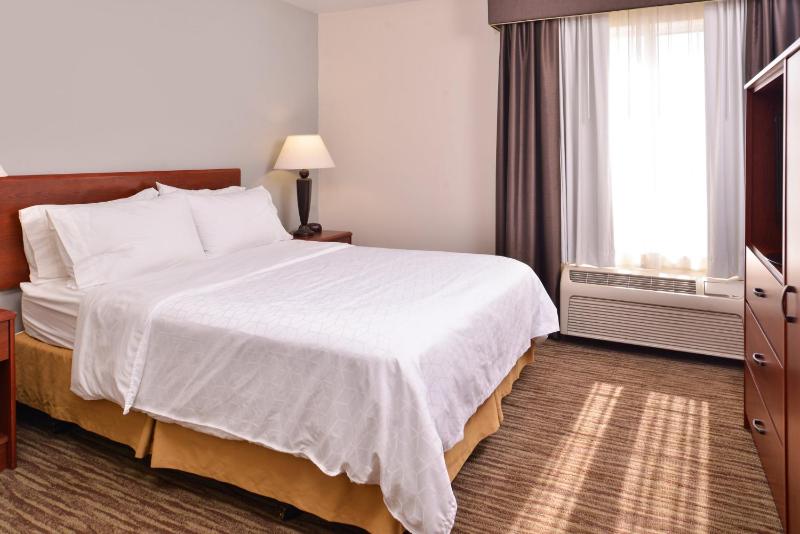 Standard Queen Room image 4
