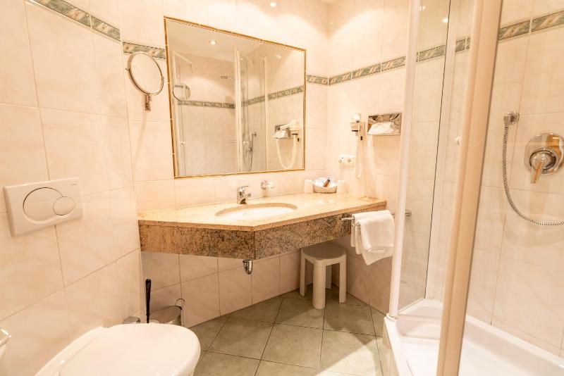 Standard Double Room image 3