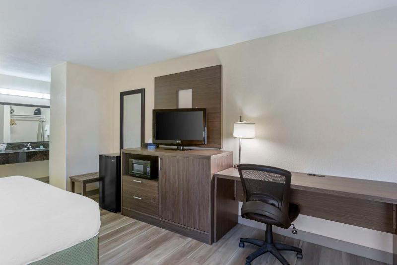 King Room - Non-Smoking image 2