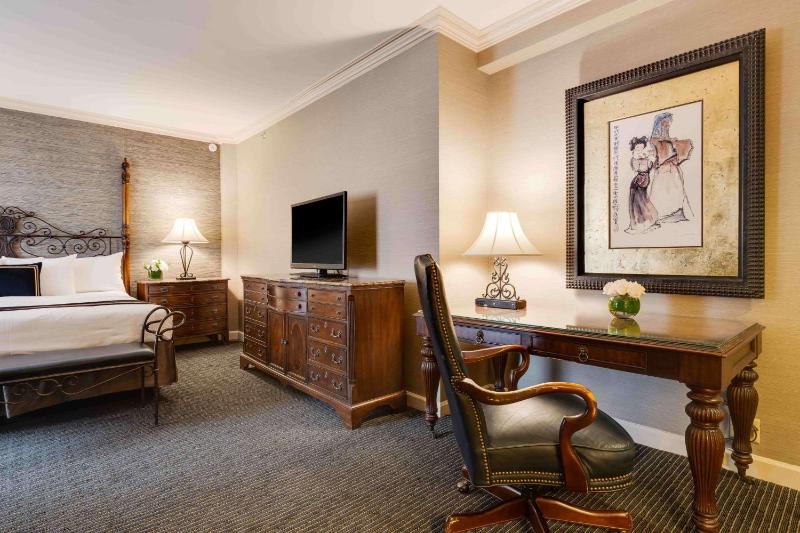 King Suite with Sofa Bed - Non-Smoking image 3