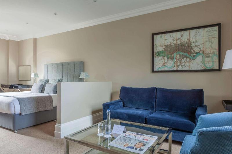 Feature Room image 1