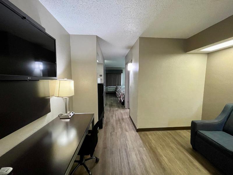 Superior King Room with Sofa Bed Non-Smoking image 4
