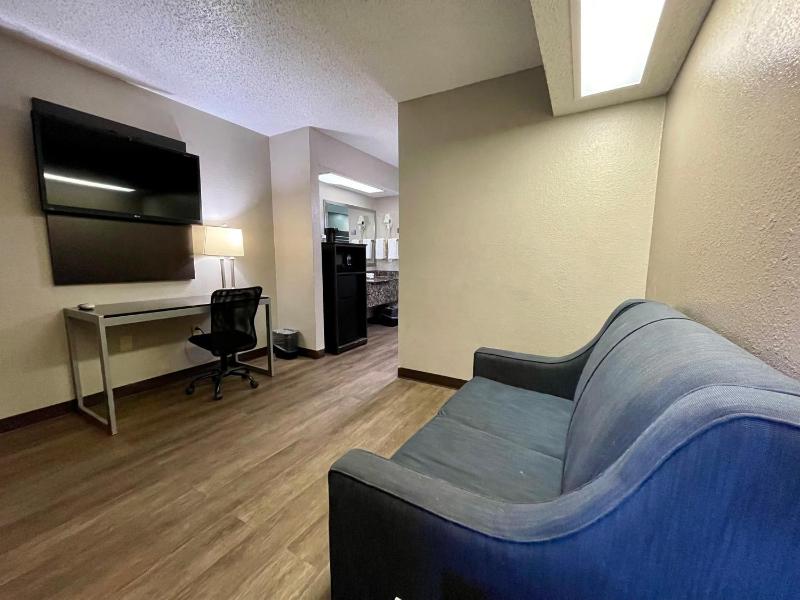 Superior King Room with Sofa Bed Non-Smoking image 3
