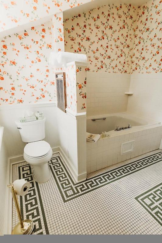 Suite with Spa Bath image 3
