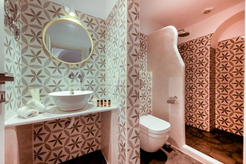 Standard Double Room image 3
