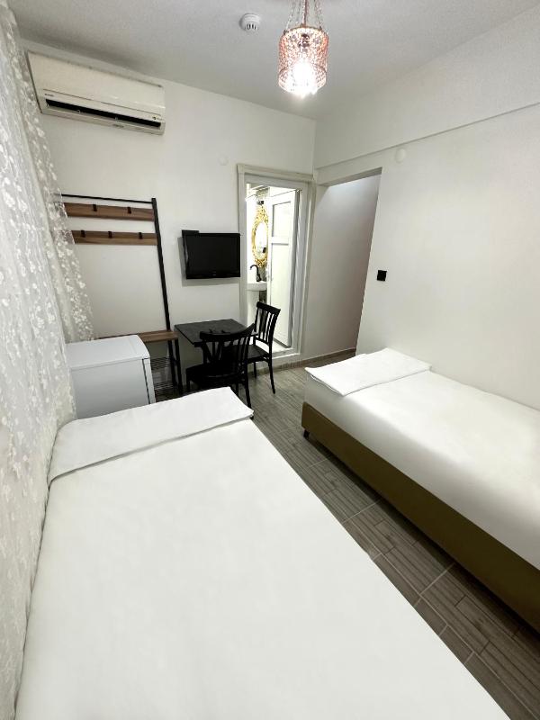 Twin Room image 1