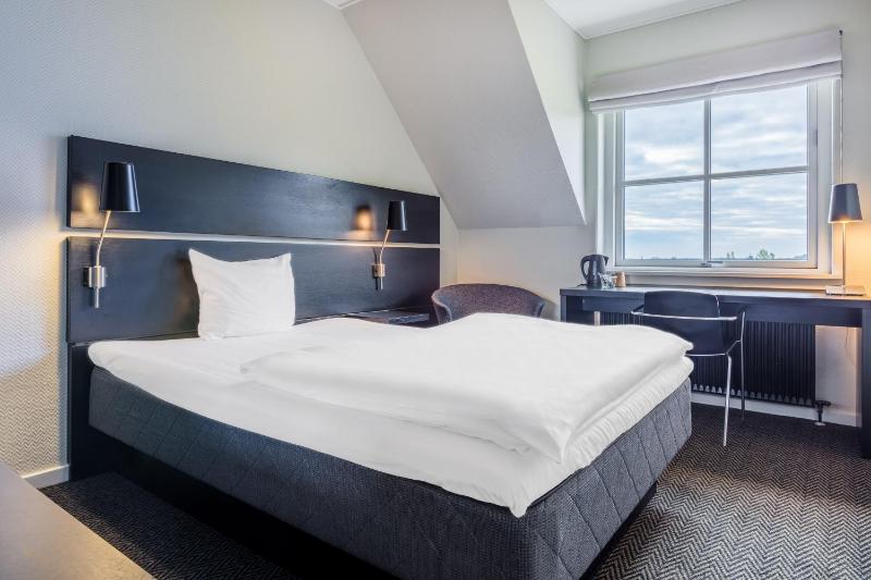 Standard Queen Room image 2