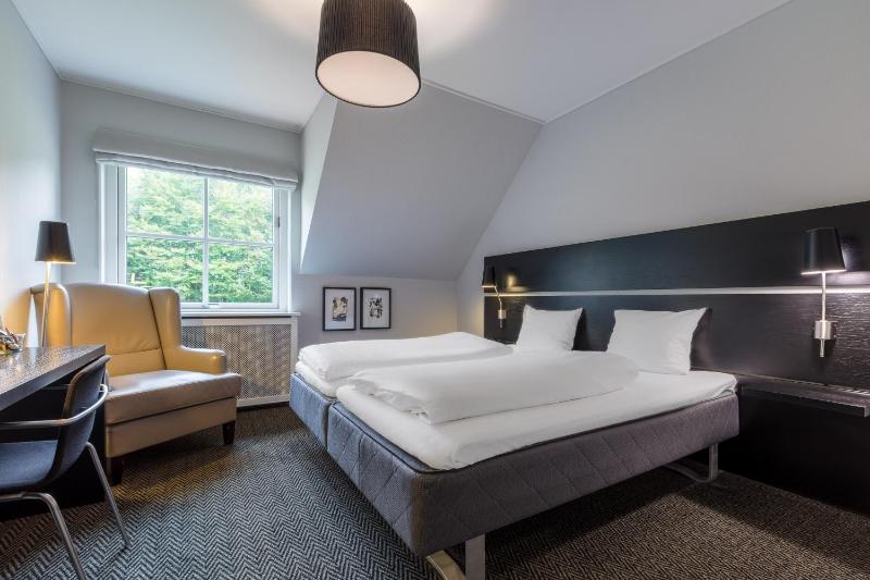 Standard Double Room image 2