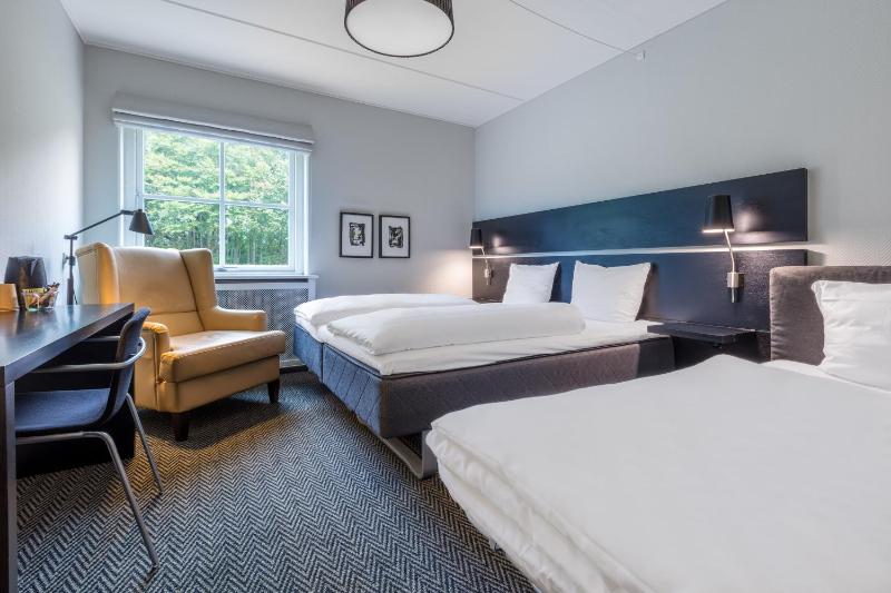 Standard Triple Room image 4