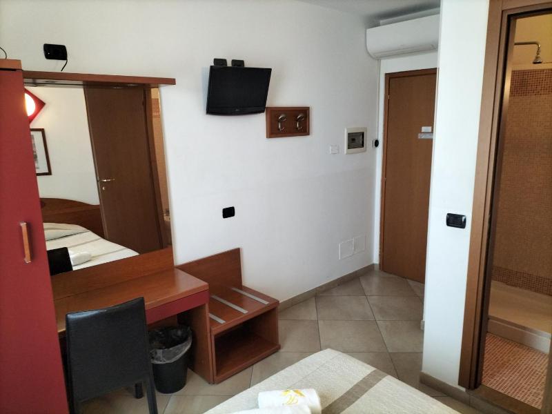 Superior Single Room image 3