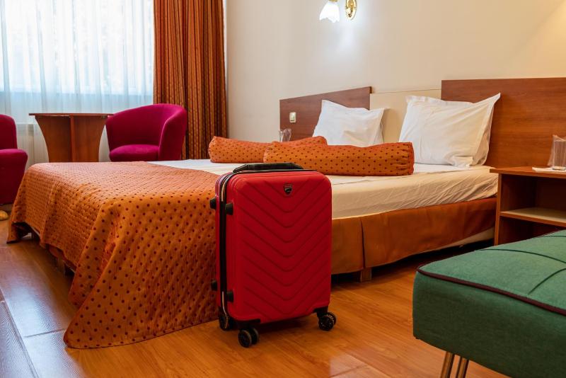 Deluxe Room (2 Adults + 1 Child) image 4
