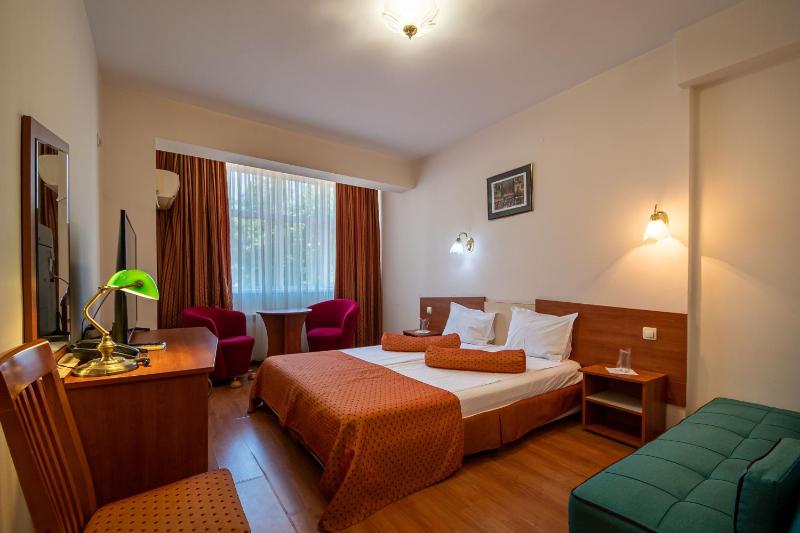 Deluxe Room (2 Adults + 1 Child) image 3