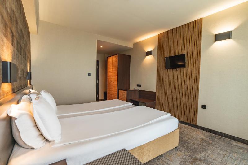 Double or Twin Room with Sea View image 3