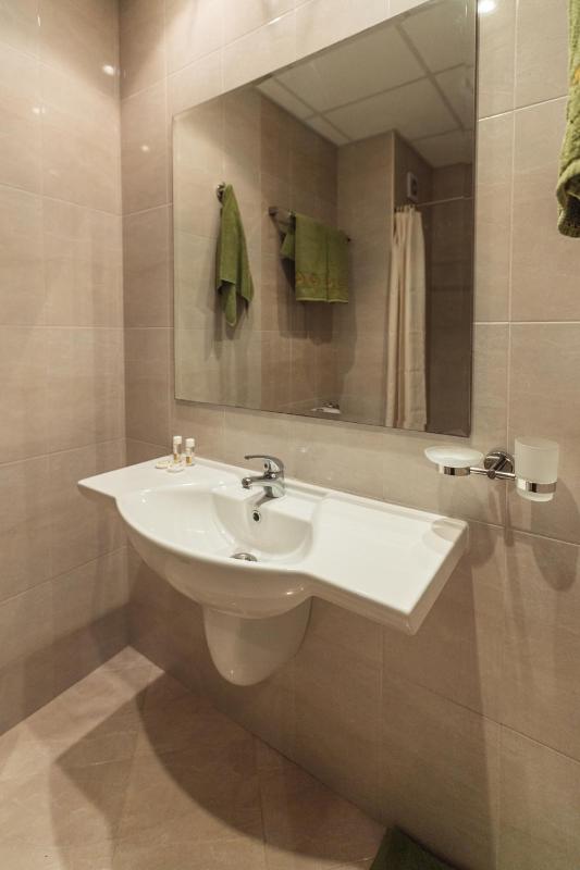 Double or Twin Room image 3