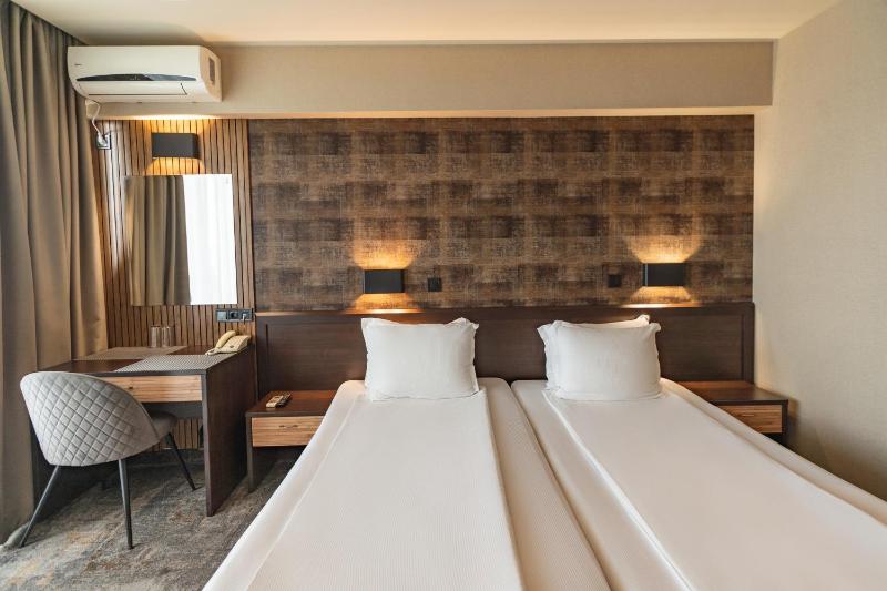 Double or Twin Room with Sea View image 4