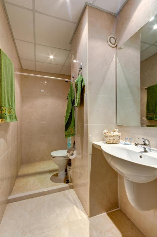 One-Bedroom Suite with Sea View image 2