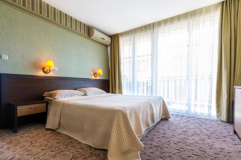 One-Bedroom Suite with Sea View image 3