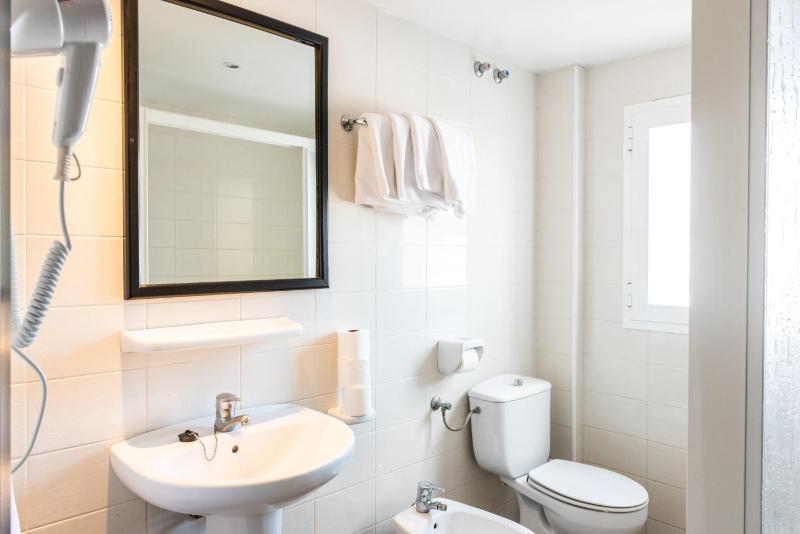 One-Bedroom Apartment image 2