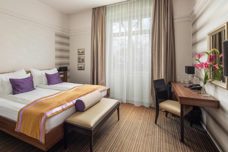 Superior Double or Twin Room image 1