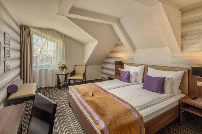 Standard Double or Twin Room image 1