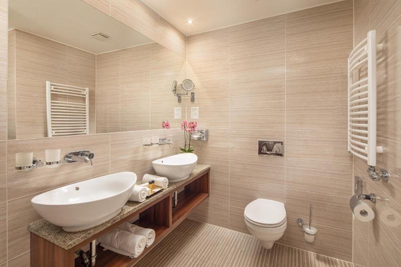 Deluxe Double Room image 4