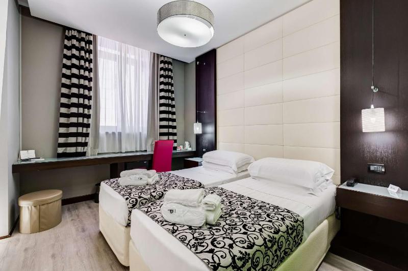 Standard Twin Room image 1
