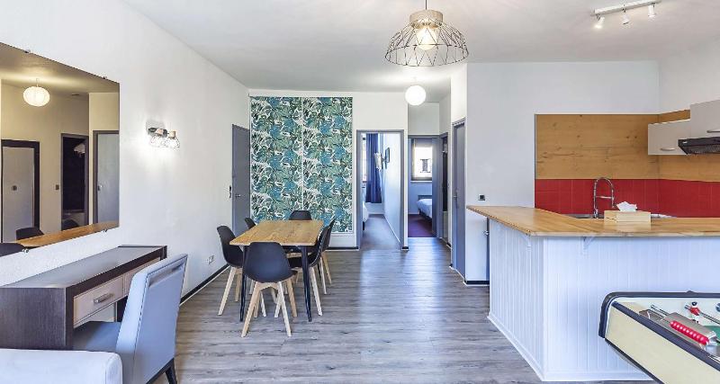 Two-Bedroom Apartment with Two Queen Beds and One Single Bed - Non-Smoking image 1