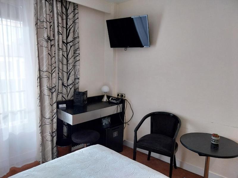 Standard Double Room image 2