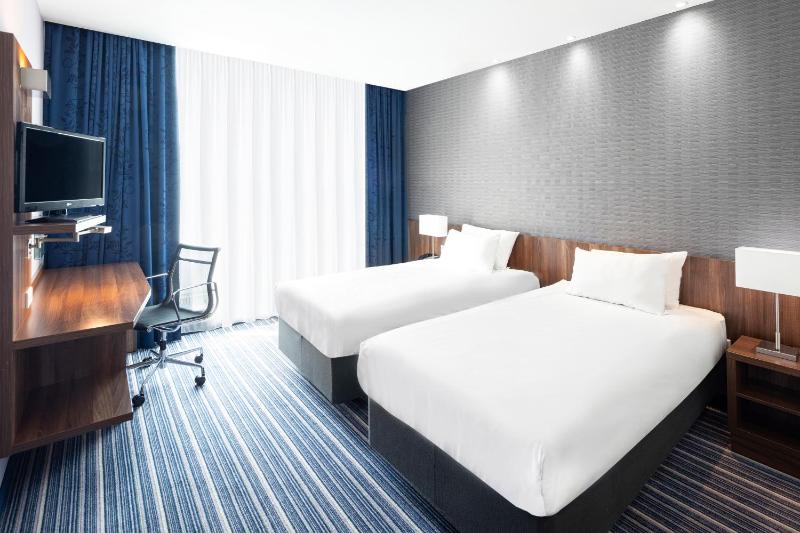Standard Twin Room image 1