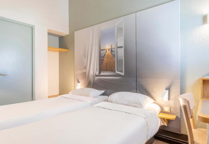 Twin Room image 1