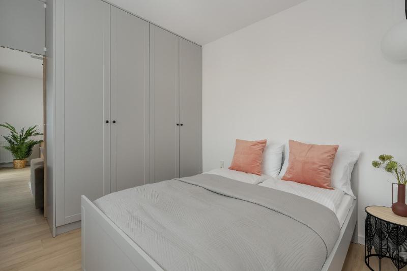 Elegant Apartment for 4 with Parking in Poznan by Noclegi Renters - image 9