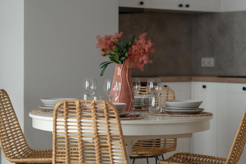 Elegant Apartment for 4 with Parking in Poznan by Noclegi Renters - image 3