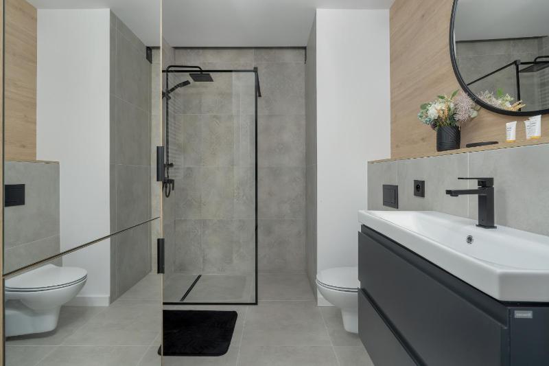Elegant Apartment for 4 with Parking in Poznan by Noclegi Renters - image 2