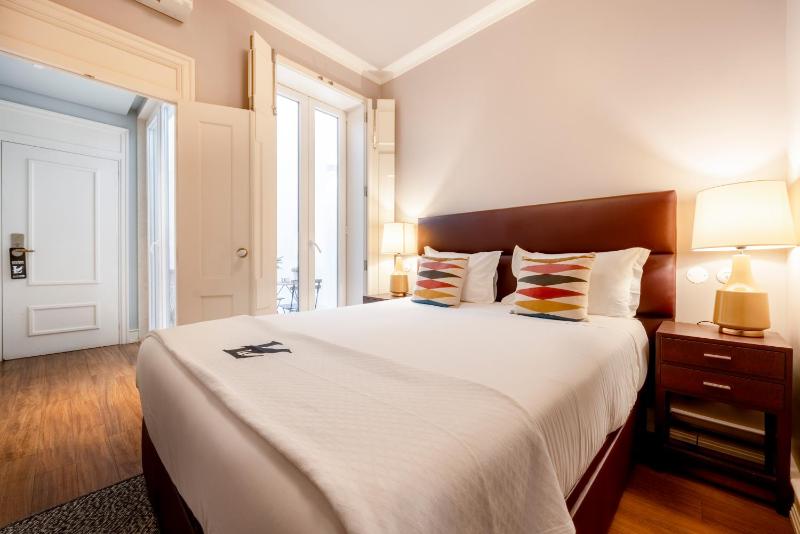 One-Bedroom Apartment image 3