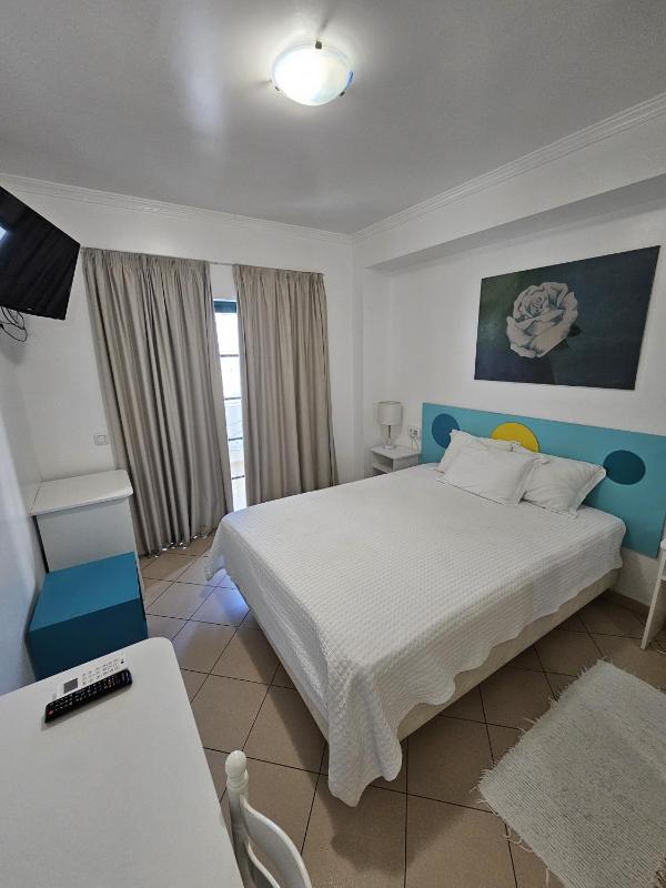 Double or Twin Room with Garden View image 3