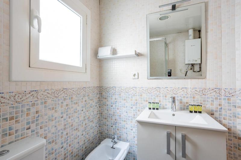 Housalia Lepant 3 bedroom apartment 300 meters de Sagrada Familia - image 15
