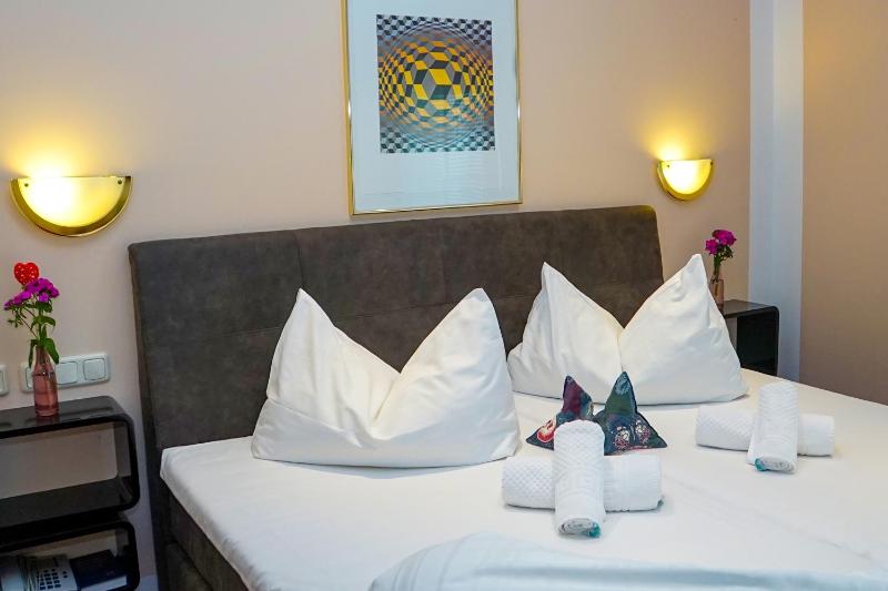 Double Room image 1