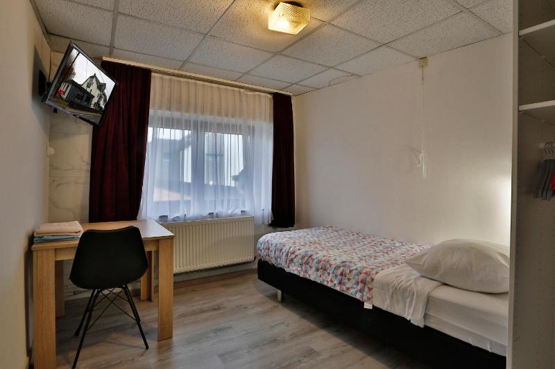 Single Room with Garden View image 2