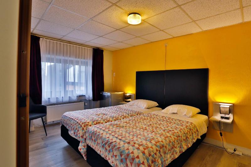 Double or Twin Room with Garden View image 2