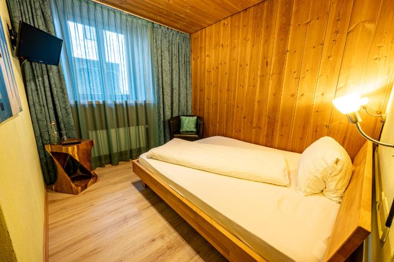 Single Room image 3