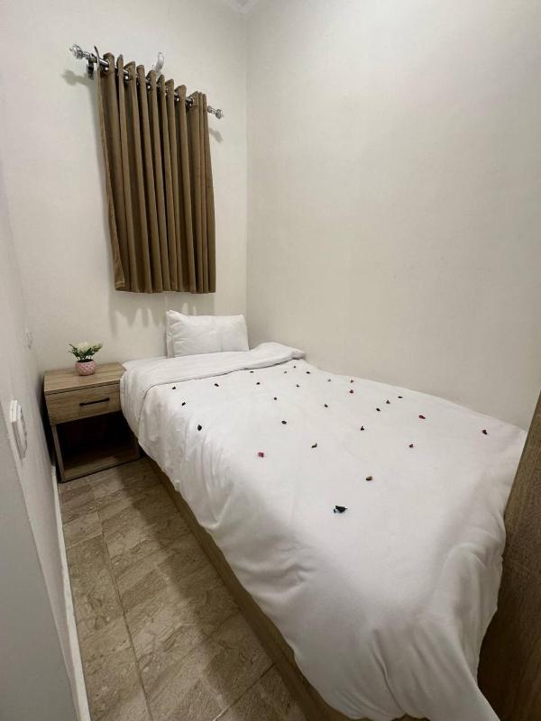 Single Room image 4